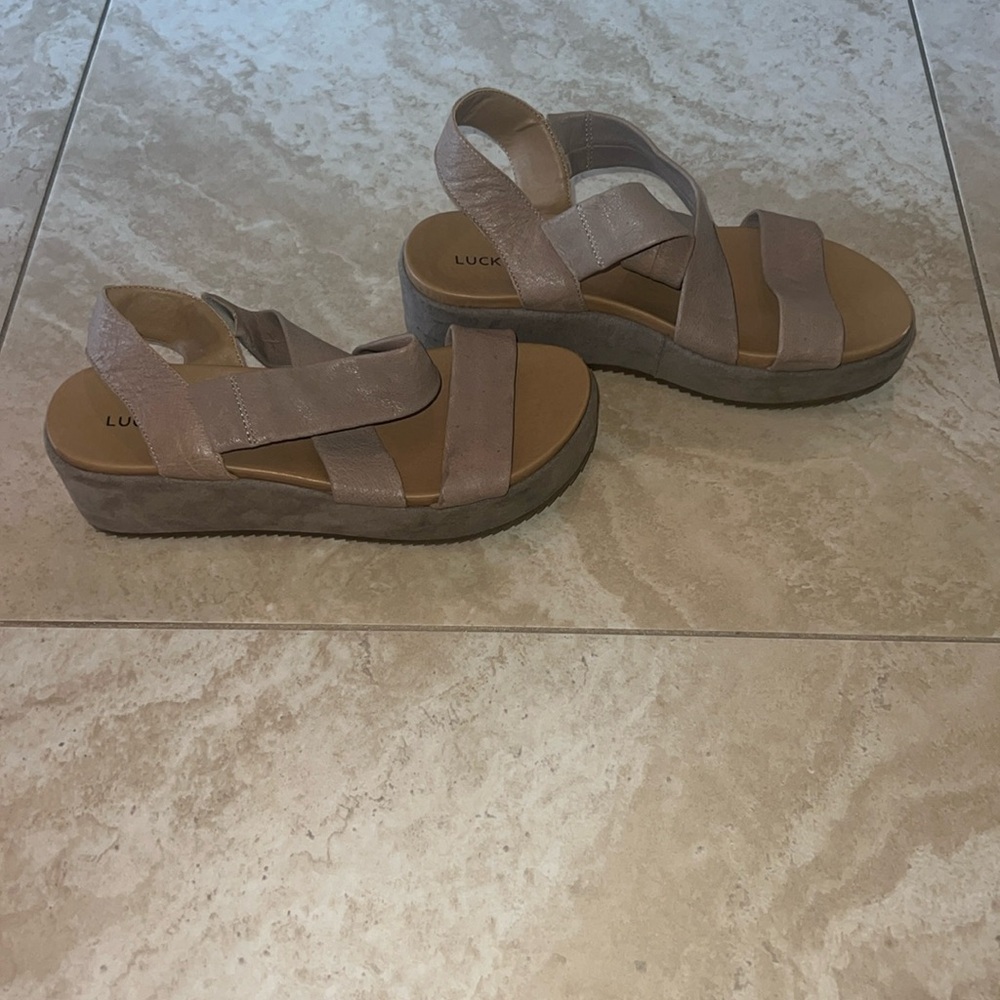 lucky brand strapped flatform